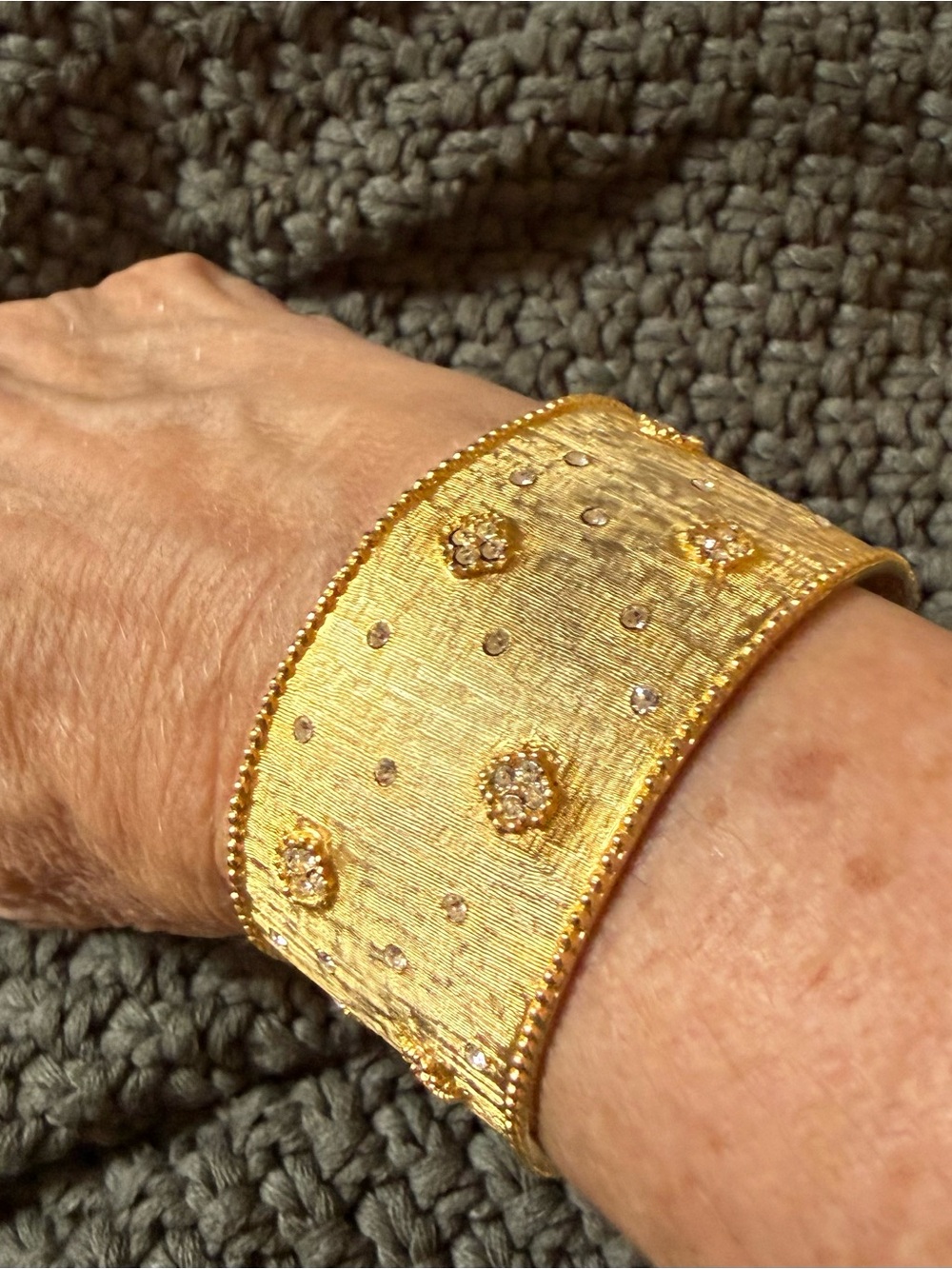 Flower Cuff - Picture 2 of 7
